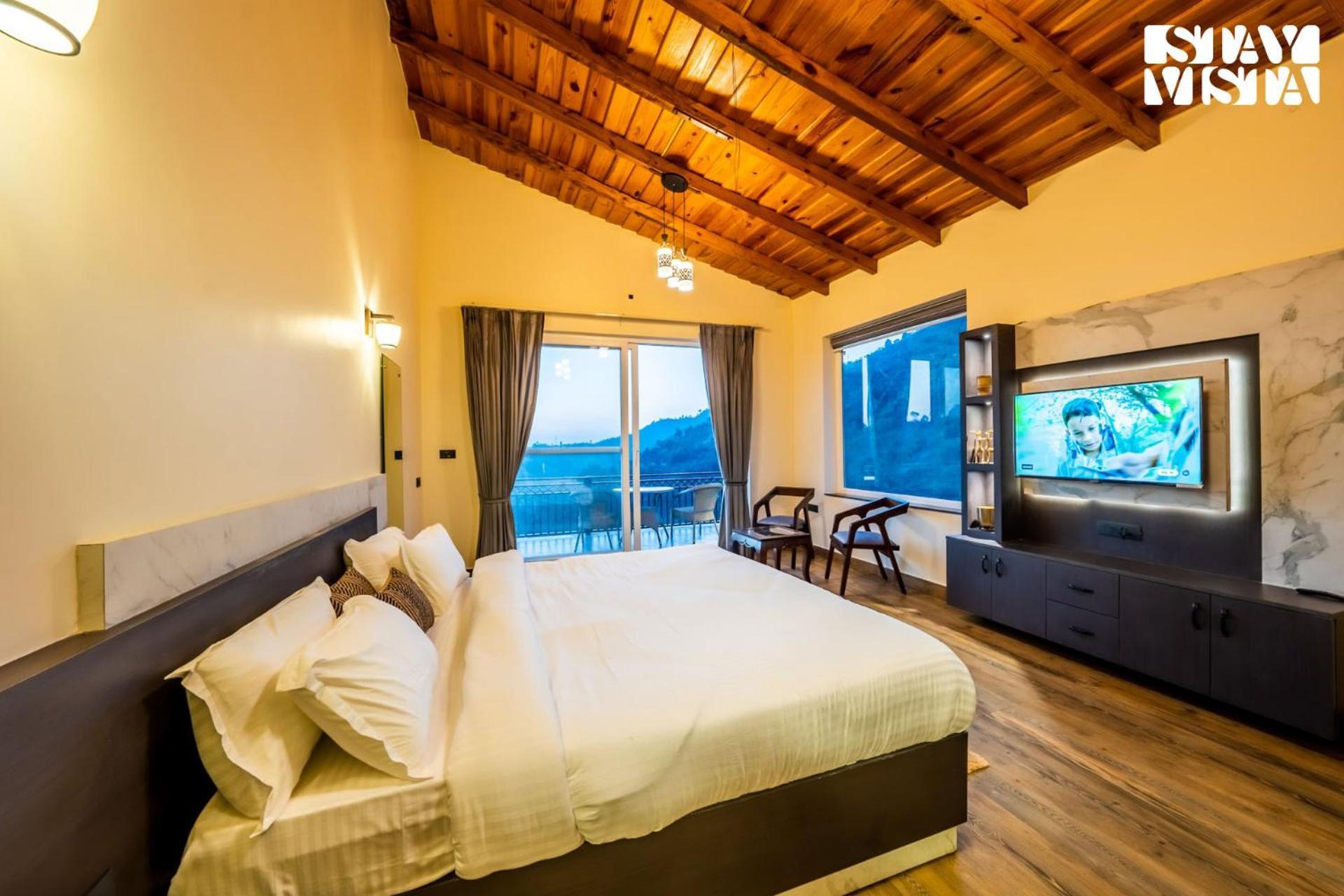 Stayvista At Sunset Springs With Pool & Views Нейнитал Екстериор снимка